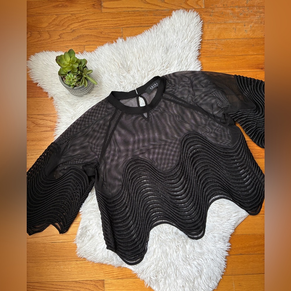 AKIRA Mesh Wavy Crop Top 🖤 - Picture 2 of 11